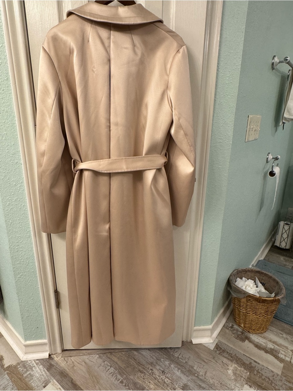 Victoria's Secret, Atelier collection, Blush Cream Trench Coat with Belt. - Picture 5 of 10